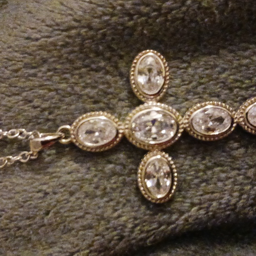 Beautiful! Bella Luce,bezel set,925 Solid,cross W/chain - Picture 4 of 8